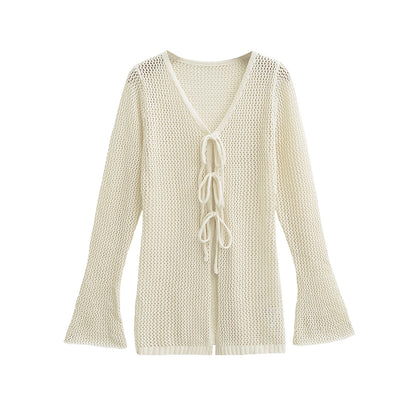 Pull en maille pour femmes avec décolleté en V et lacets Chic und Stil
