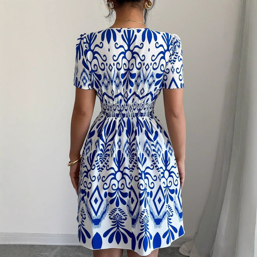 Robe mini femme avec une coupe A-line ludique et des motifs floraux Chic und Stil