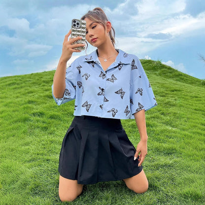 Chemise à boutons à manches courtes imprimé papillon Chic und Stil