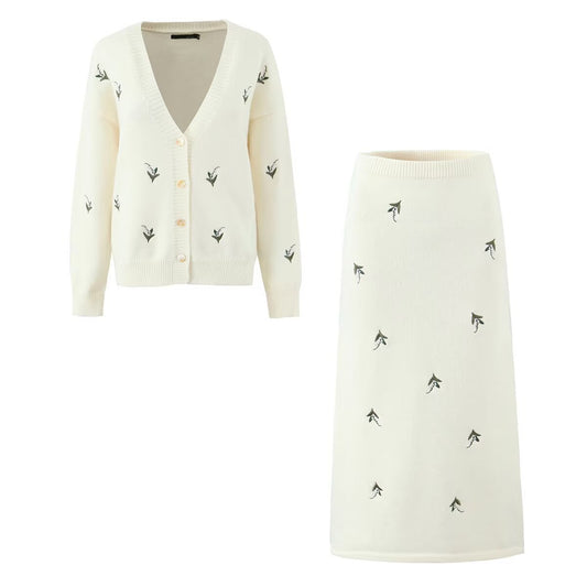 Cardigan pour femmes avec design floral et patte de boutonnage Chic und Stil