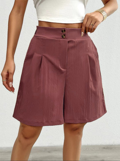 High-waisted satin shorts for women with double button closure and pleats Chic und Stil
