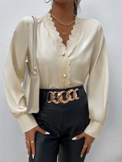 Dames Élégante blouse avec dentelle et détails de boutons Chic und Stil