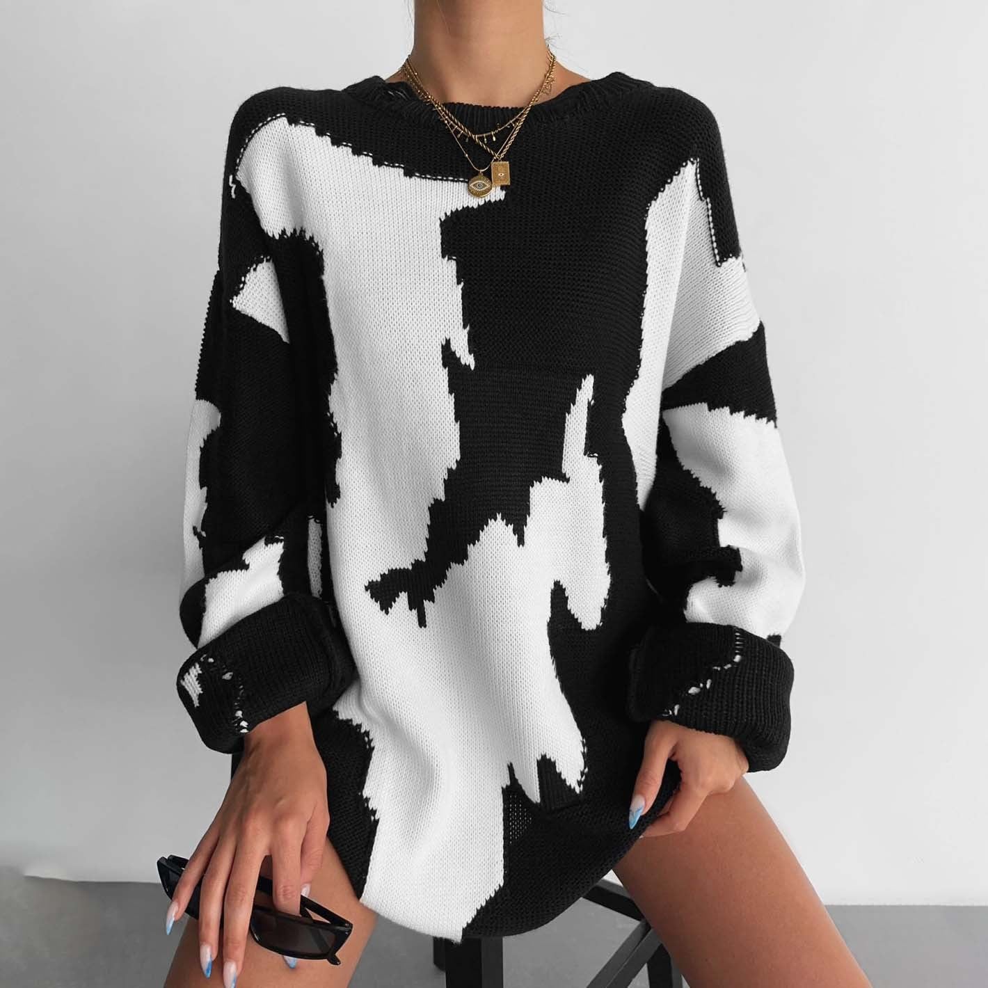 Ladies oversized knitted pullover with graphic pattern Chic and Style