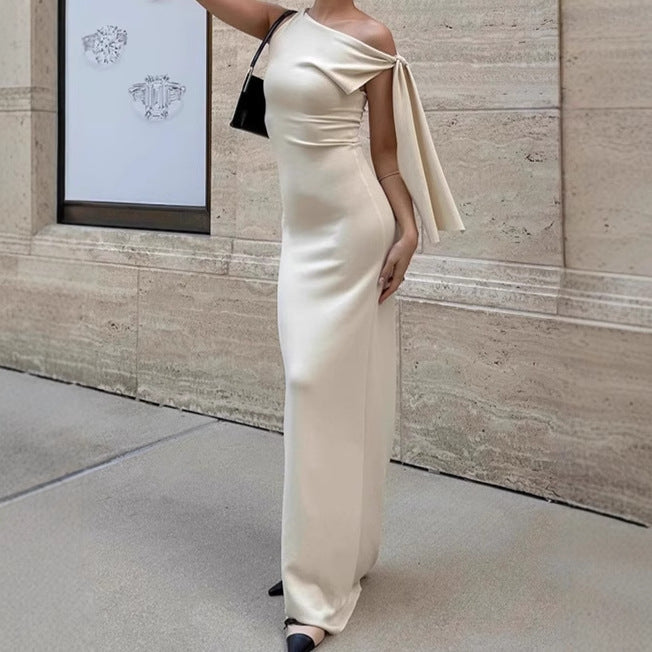 Dames Robe maxi élégante avec design d'épaule asymétrique et décolleté en V profond Chic und Stil