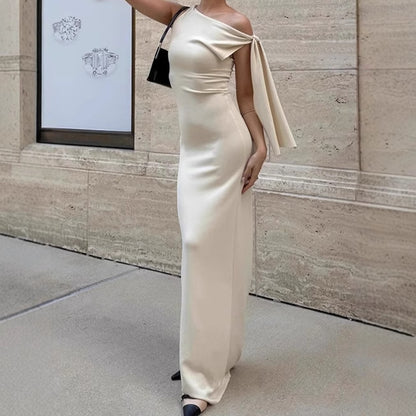 Dames Robe maxi élégante avec design d'épaule asymétrique et décolleté en V profond Chic und Stil