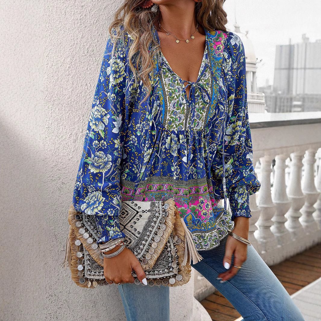 Blouse féminine légère avec un design floral raffiné et une coupe décontractée Chic und Stil