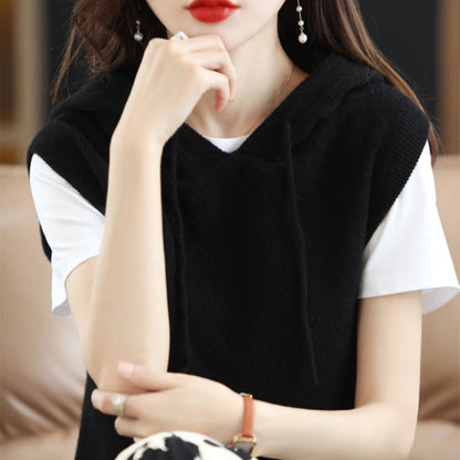 Pull à capuche pour femmes avec design sans manches et élégant décolleté en V Chic und Stil
