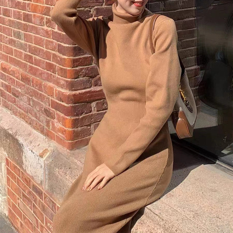 Robe tricot élégante pour femmes avec col haut et silhouette cintrée Chic und Stil