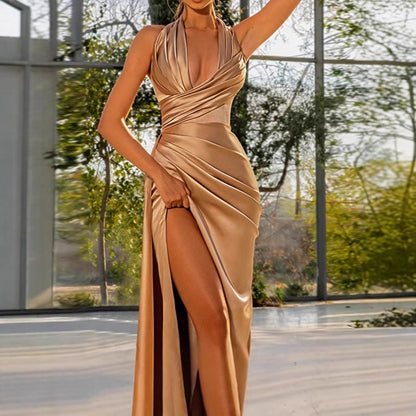 Femmes Robe élégante portefeuille avec design fendu haut et finition satinée délicate Chic und Stil
