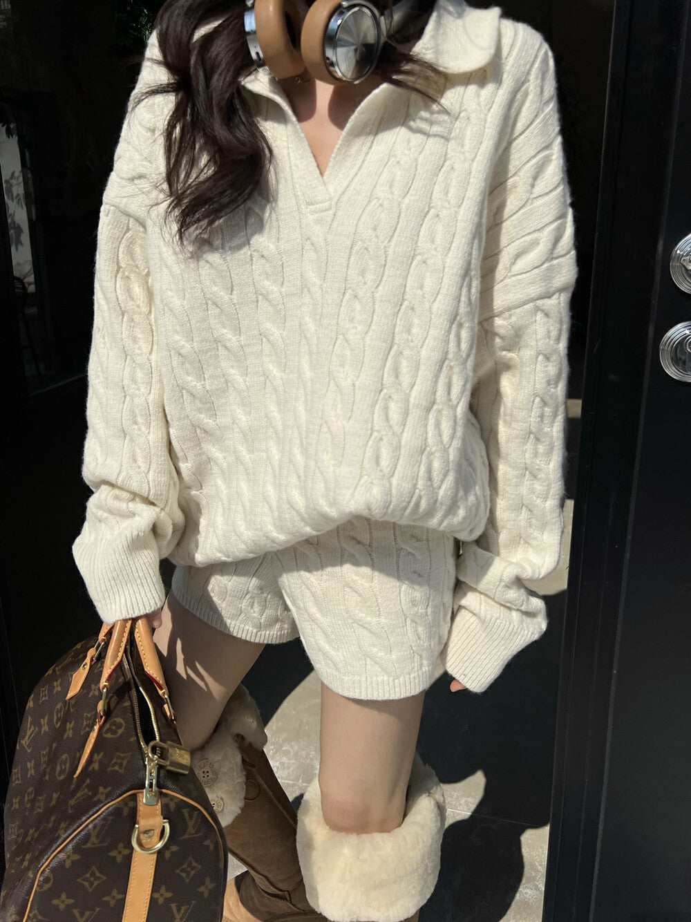 Pull en tricot pour femmes avec motif en torsade tendance et décolleté V profond Chic und Stil