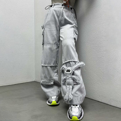 Wide cargo pants for women with innovative applications Chic und Stil