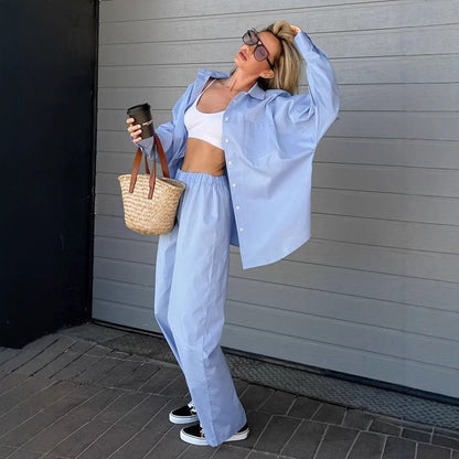 Comfortable women's set consisting of an oversized shirt and wide pants Chic und Stil