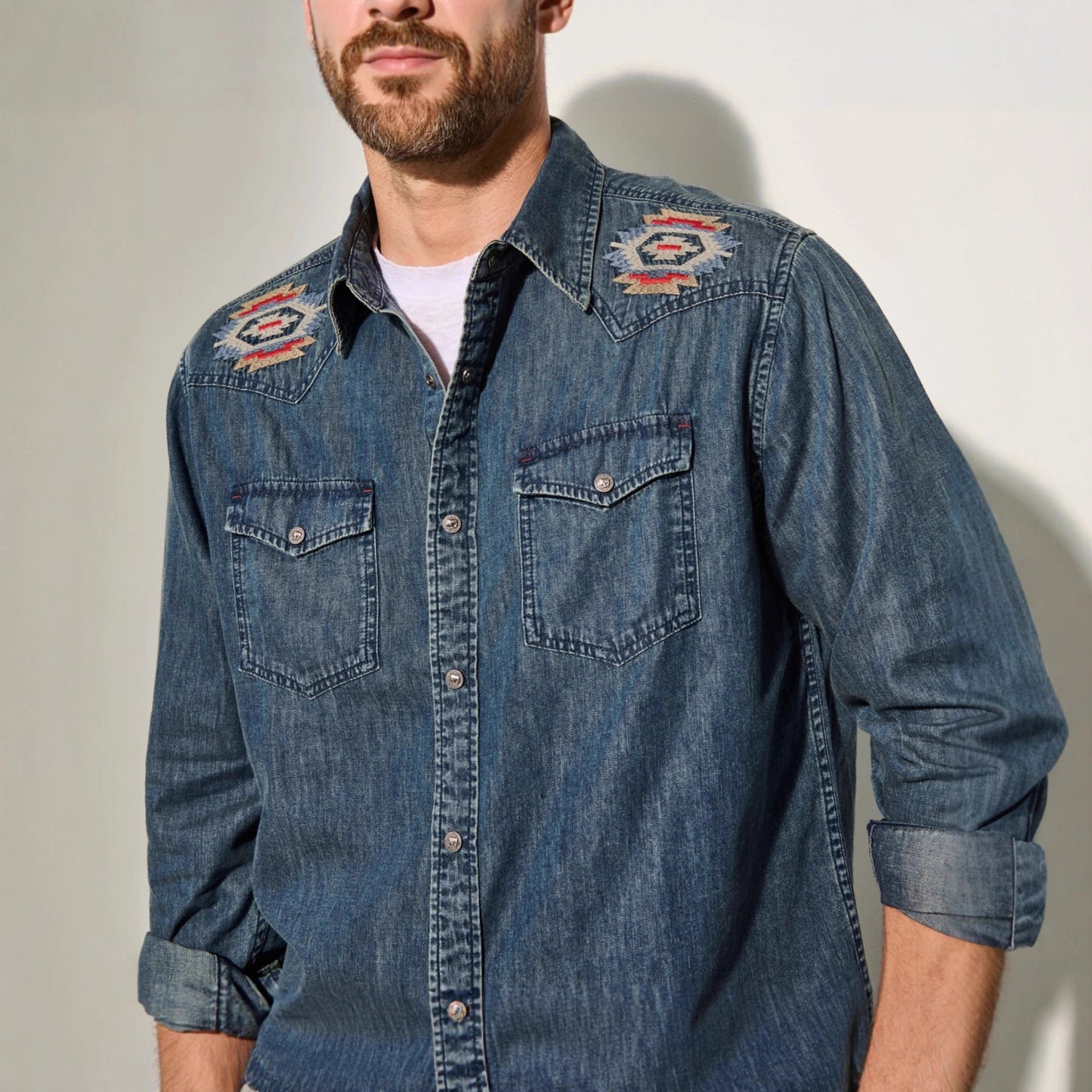 Chemises en jean pour hommes avec un design de broderie attrayant Chic und Stil