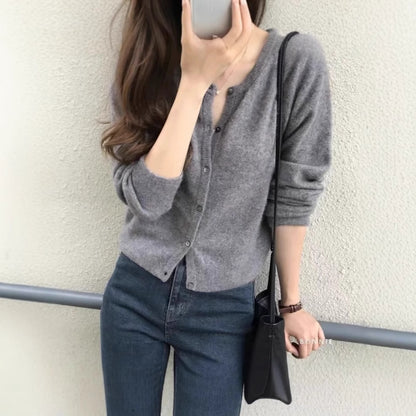 Dames cardigan fin avec patte de boutonnage et matériau doux Chic und Stil