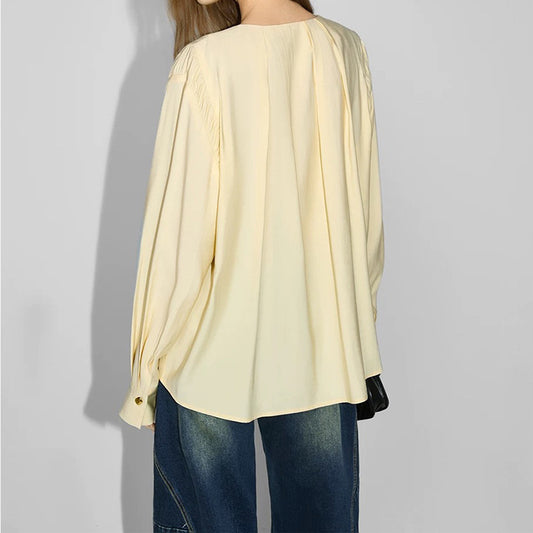 Blouse plissée pour femmes avec détail de bouton décoratif Chic und Stil