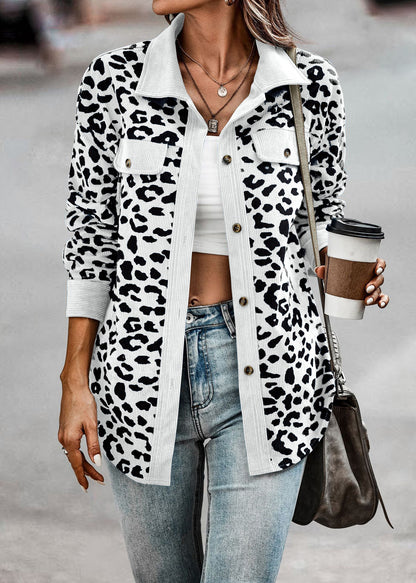 Veste de loisirs pour femmes avec un motif léopard texturé et des poches pratiques Chic und Stil