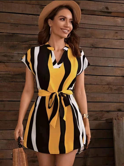 Femme Robe courte à manches courtes élégante avec ceinture à nouer Chic und Stil