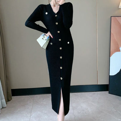 Robe en tricot pour femmes avec patte de boutonnage et fente profonde Chic und Stil