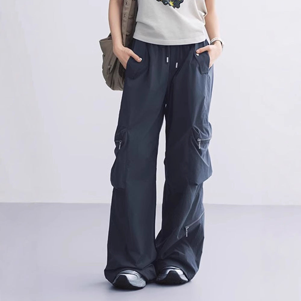 Functional cargo pants for women with elastic waist and practical zip pockets Chic and Style