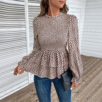 Chemisier pour femmes avec des détails froncés extravagants et un motif à pois Chic und Stil