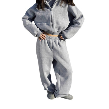 Comfortable women's pajama set with short hoodie and loose pants Chic und Stil