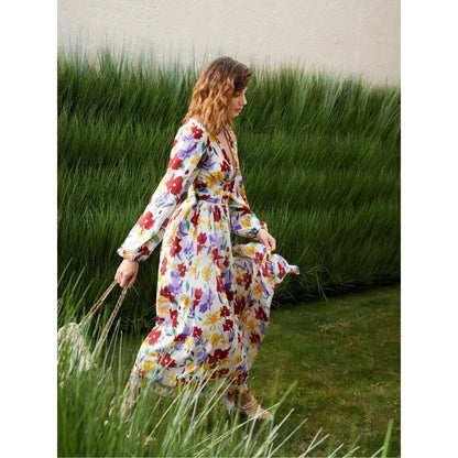 Robe maxi femme avec coupe fluide et motif floral romantique Chic und Stil
