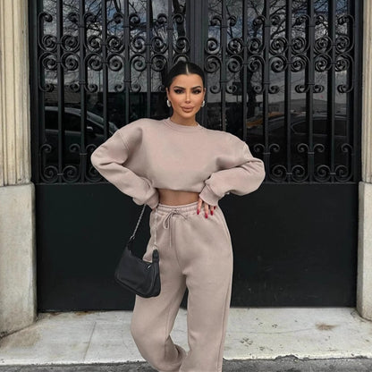 Chic and Style elegant and casual two-piece set for women with comfortable cropped sweatshirt and loose jogger pants