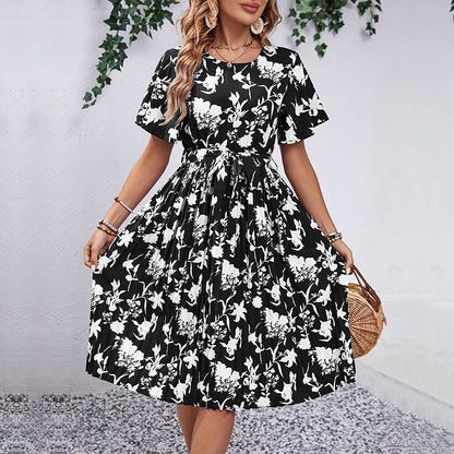 Robe midi à imprimé floral pour dames avec ceinture à nouer Chic und Stil