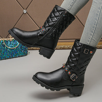 Bottes mode pour dames avec des détails décoratifs en bijou et un profil robuste Chic und Stil