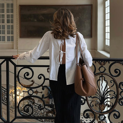 Chemisier pour femmes avec des accents de dentelle élégants et des manches bouffantes Chic und Stil