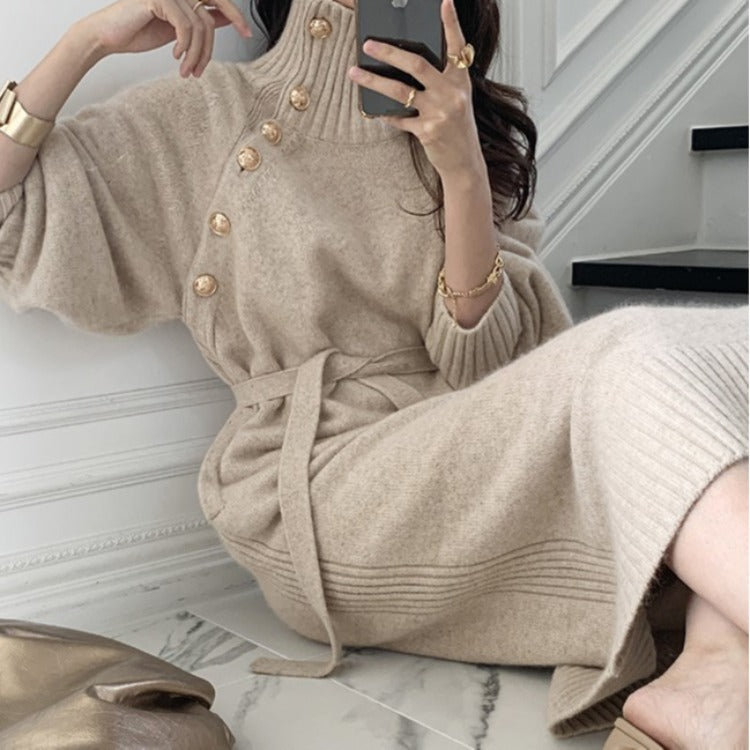 Robe en tricot élégante pour femme avec col roulé à la mode et fermeture à boutons détaillée Chic und Stil