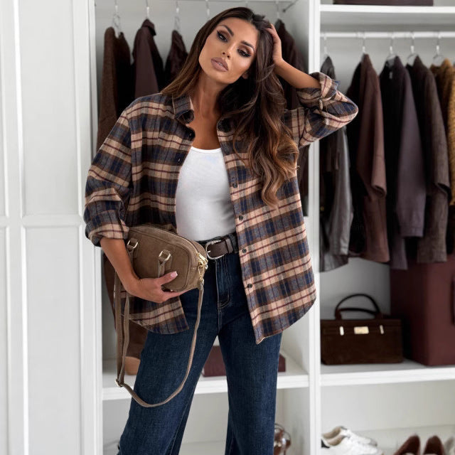 Chemisier à carreaux pour femmes avec une coupe décontractée et des détails élégants Chic und Stil