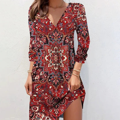 Robe maxi femme avec décolleté en V profond et élégant motif floral Chic und Stil