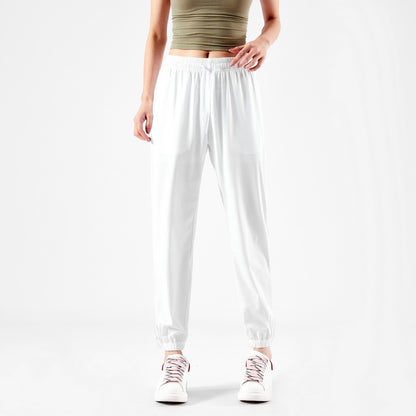 Light sport pants for women with elastic waist and practical pockets Chic und Stil