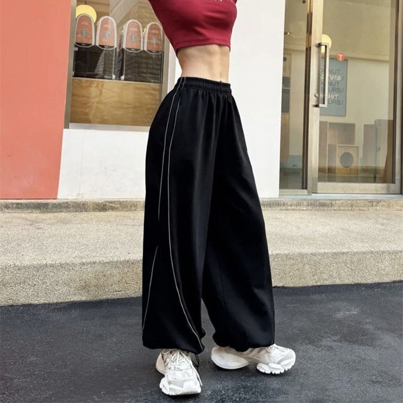 Casual sports pants for women with side stripes and practical pockets Chic and Style