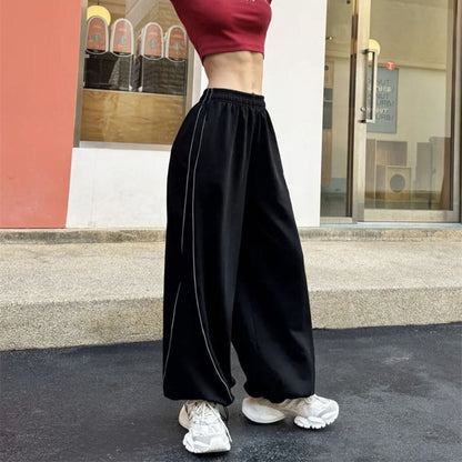 Casual sports pants for women with side stripes and practical pockets Chic and Style