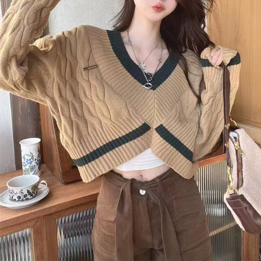 Dames pull cropped stylé avec décolleté en V et motif en losange Chic und Stil
