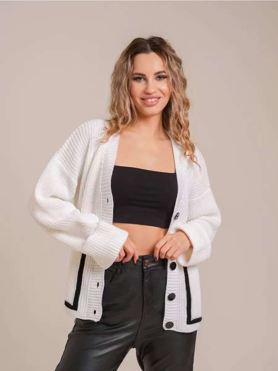 Cardigan en tricot épais pour femmes avec des détails de bouton modernes et une coupe décontractée Chic und Stil