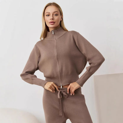 Dames combinaison tricot confortable avec col haut et détails de lacets latéraux Chic und Stil