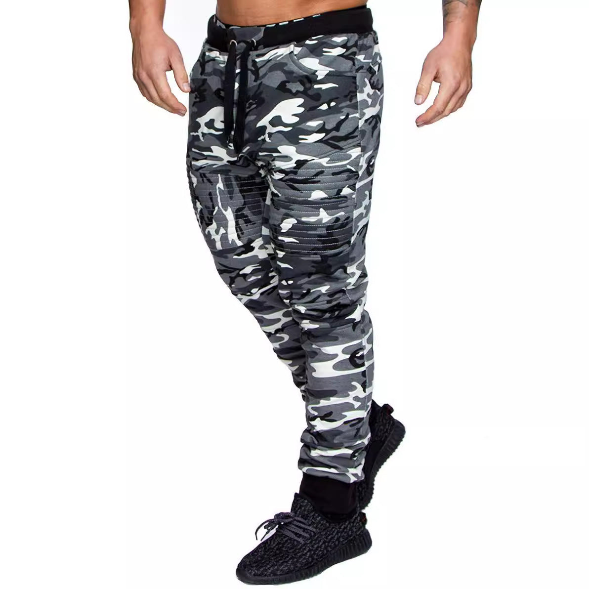 Stylish sports pants for men with structured inserts Chic und Stil