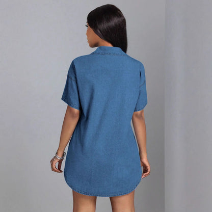 Robe chemise en jean pour femmes avec décolleté en V profond et poches Chic und Stil
