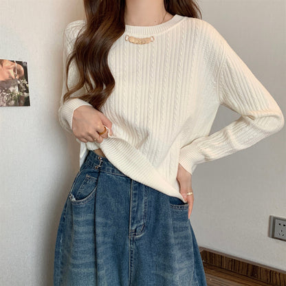 Pull en tricot ample pour femme avec une fine structure à côtes et une élégante décoration de col Chic und Stil