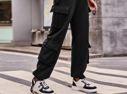 Cargo pants for women with an innovative cut and practical pockets Chic und Stil