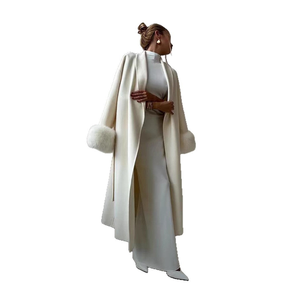 Dames élégant, manteau chaud avec des couleurs de fourrure luxueuses Chic und Stil