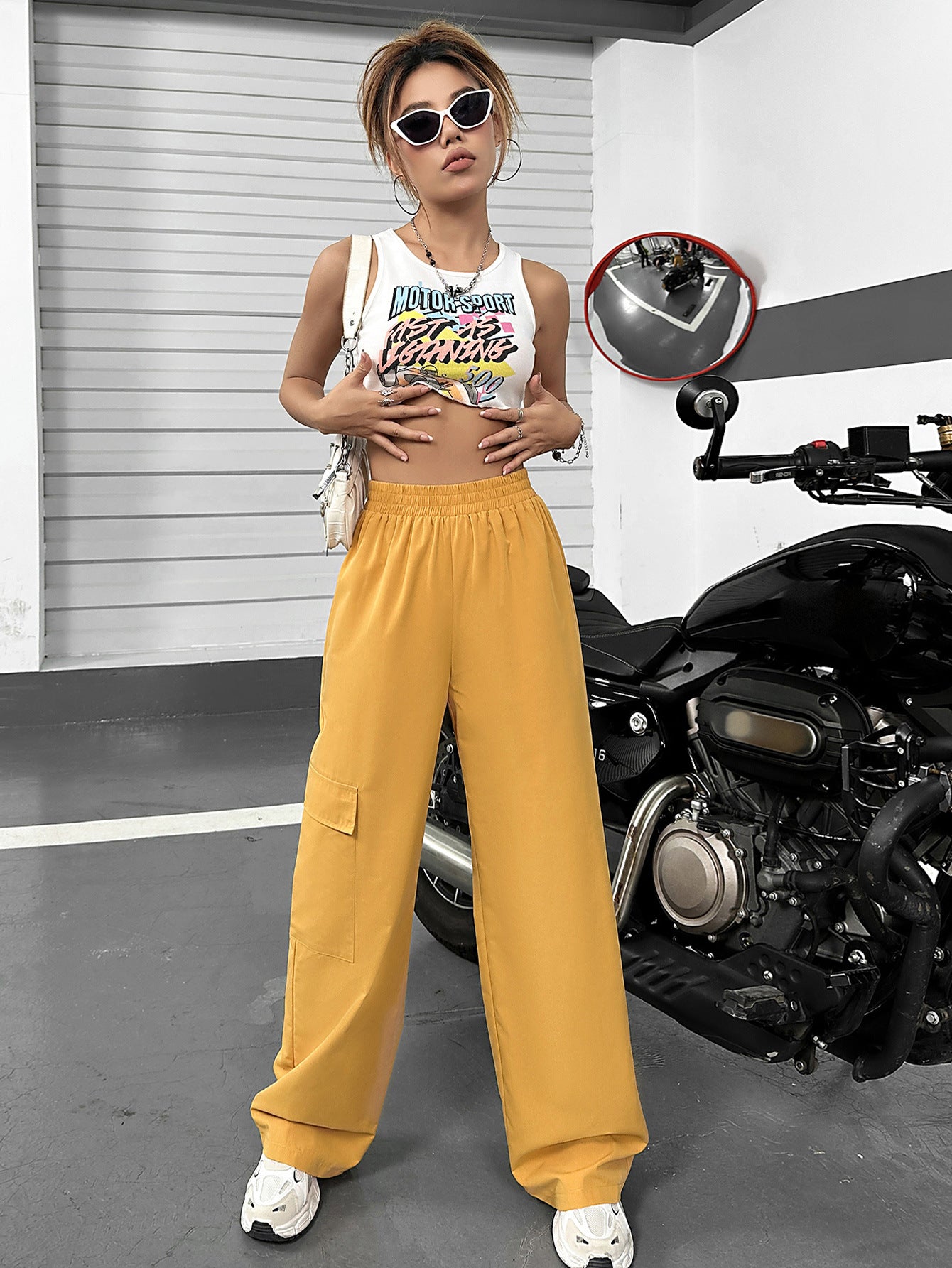 Pantalon cargo large pour femmes avec taille élastique et poches Chic und Stil