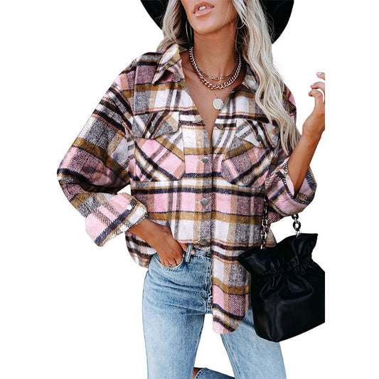 Chemise en flanelle surdimensionnée pour femmes avec motif à carreaux et détails de boutons Chic und Stil