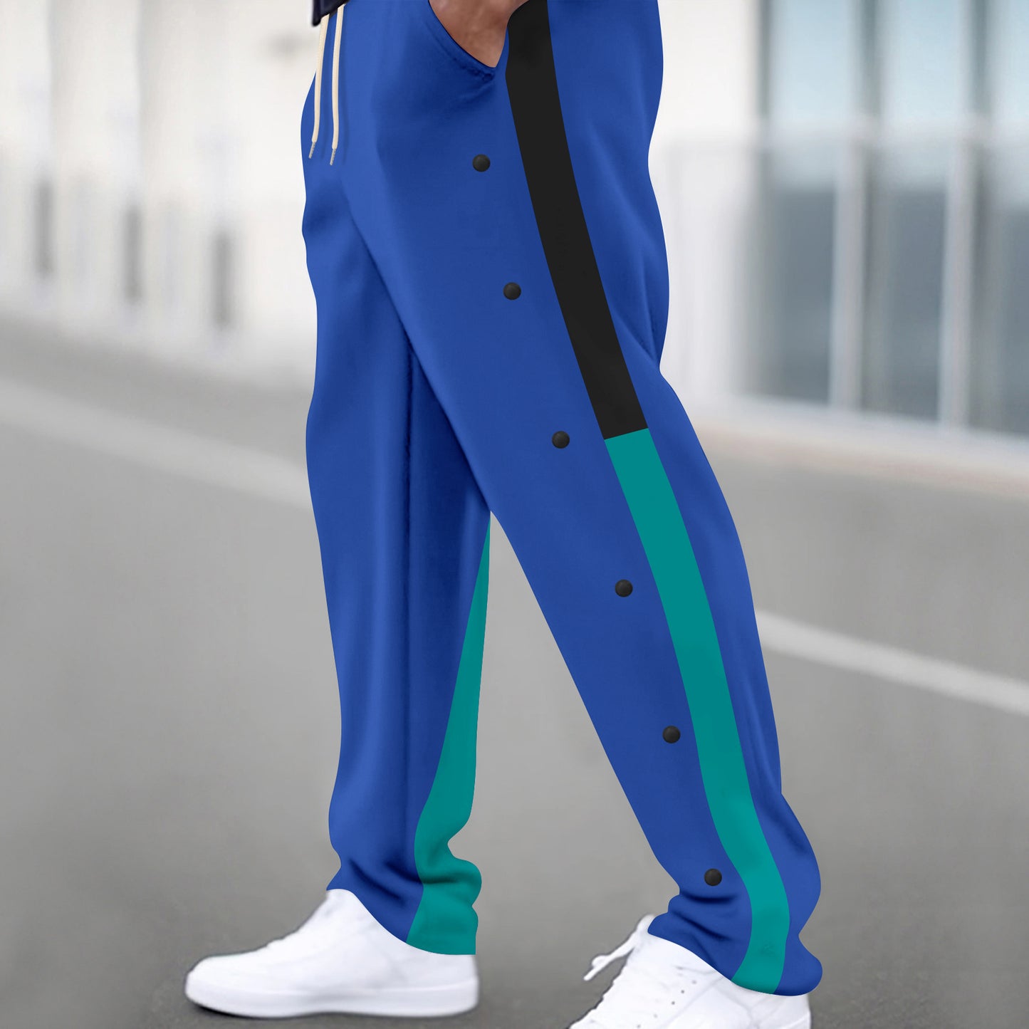 Men's sports pants in fabric with snap details and elastic waistband Chic und Stil