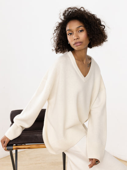 Pull en viscose pour femmes avec encolure en V profonde et larges bords Chic und Stil