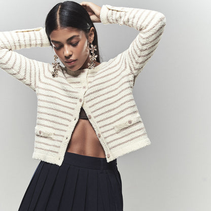 Dames cardigan avec des détails élégants de boutons et une coupe décontractée Chic und Stil