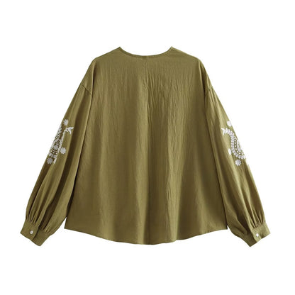 Blouse brodée pour femmes avec manches bouffantes et décolleté en V Chic und Stil